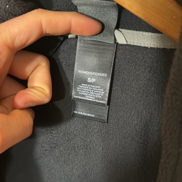 The North Face - size S black vest - 100% polyester. - Picture 4 of 5